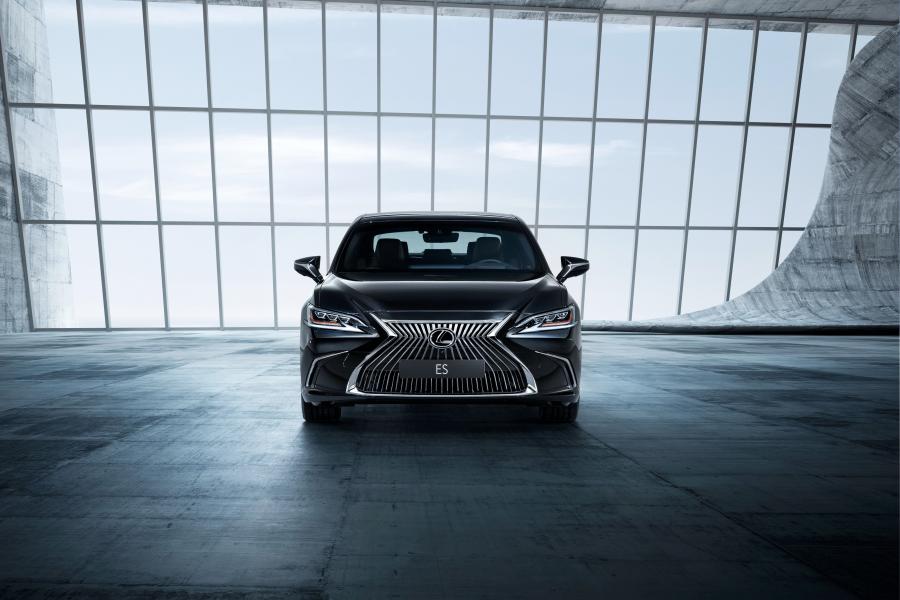  Lexus ES250 2018 года  (WW) (фото 3 из 21)